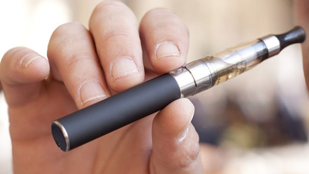 Ηλεκτρονικό τσιγάρο: Είναι πράγματι λιγότερο επιβλαβές για την υγεία του καπνιστή; – Μύθοι και αλήθειες