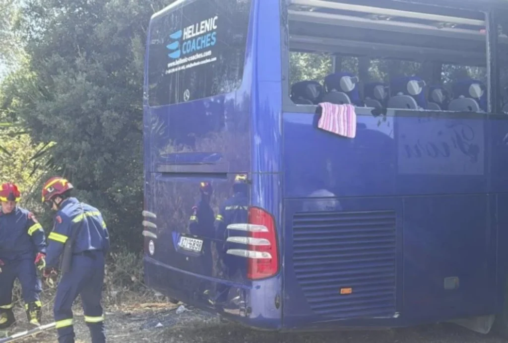 Κέρκυρα: Πώς έγινε το τροχαίο δυστύχημα με το λεωφορείο – 1,5 ώρα διήρκεσε η επιχείρηση απεγκλωβισμού επιβατών