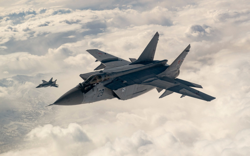 Ρωσικά μαχητικά MiG-31 και MiG-29 προειδοποίησαν με κατάρριψη αμερικανικά στρατηγικά βομβαρδιστικά B-52H που εισέβαλαν από την Αρκτική