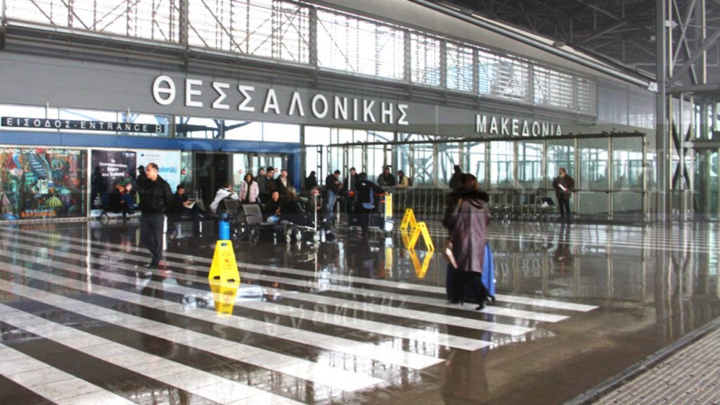 Θεσσαλονίκη: Χειροπέδες σε 27χρονο που επιτέθηκε σε υπαλλήλους αεροδρομίου γιατί δεν τον άφησαν να περάσει τον έλεγχο