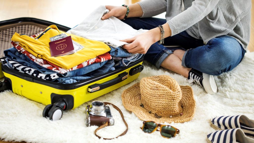 Ετοιμάζεστε να ταξιδέψετε; – Τα 4+1 «μυστικά» για να τα χωρέσετε όλα μέσα στη βαλίτσα