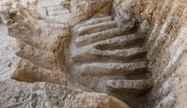 Ισραήλ: Επιβεβαιώνονται οι ιστορίες της Βίβλου – Αρχαιολόγοι ανακάλυψαν «μνημειώδες» οικοδόμημα στην πόλη του Δαβίδ