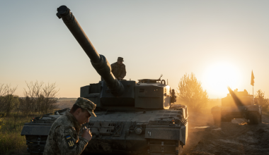 Βρετανία-Γερμανία υπέγραψαν αμυντική συμφωνία για να εξοπλίζουν την Ουκρανία ακόμα και αν σταματήσουν οι ΗΠΑ