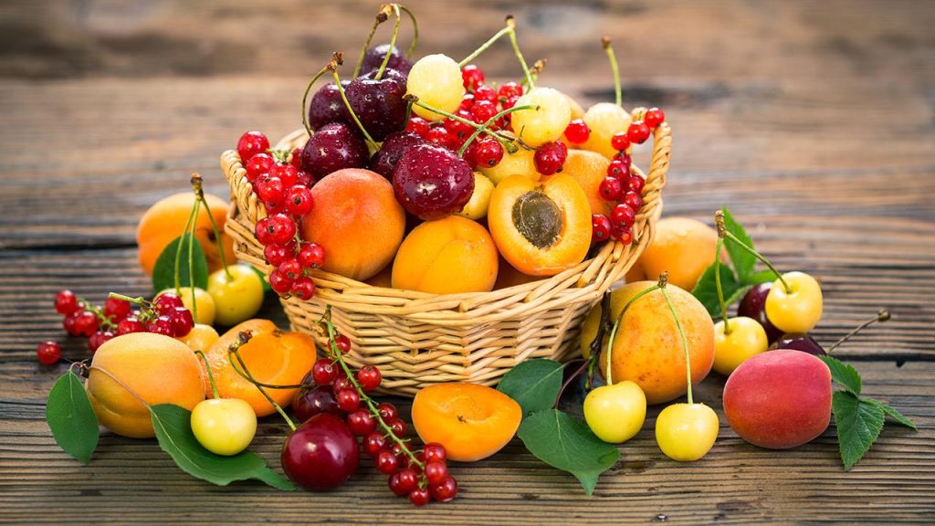 Νέα μελέτη: Όσα περισσότερα φρούτα καταναλώνουμε τόσο μειώνεται ο κίνδυνος εμφάνισης κατάθλιψης