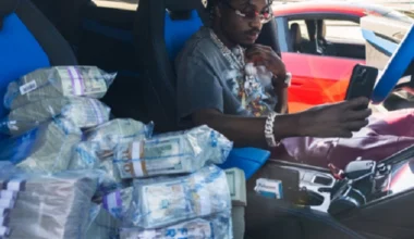 Mύκονος: Ο ράπερ Lil Tjay σκόρπισε 20.000 ευρώ – Ο κόσμος έτρεχε να μαζέψει χαρτονομίσματα