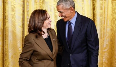 Μέγα «ρήγμα» στο «στρατόπεδο» των Δημοκρατικών: Ο Μ.Ομπάμα θεωρεί την Κ.Χάρις «ανίκανη» για υποψήφια πρόεδρο των ΗΠΑ