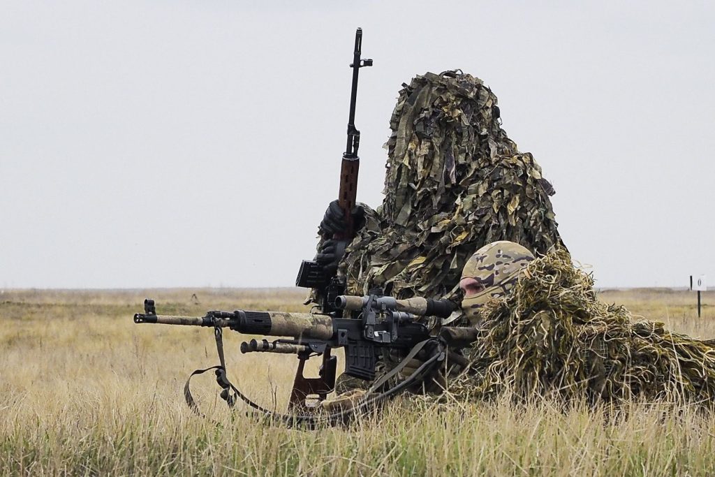 Ντονέτσκ: Ρώσος ελεύθερος σκοπευτής σκοτώνει 2 Ουκρανούς στρατιώτες με μία βολή! (βίντεο)