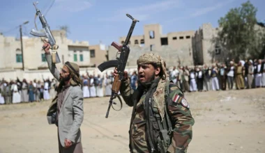 ΗΠΑ και Βρετανία βομβάρδισαν την ελεγχόμενη από τους Χούθι Χοντάιντα της Υεμένης