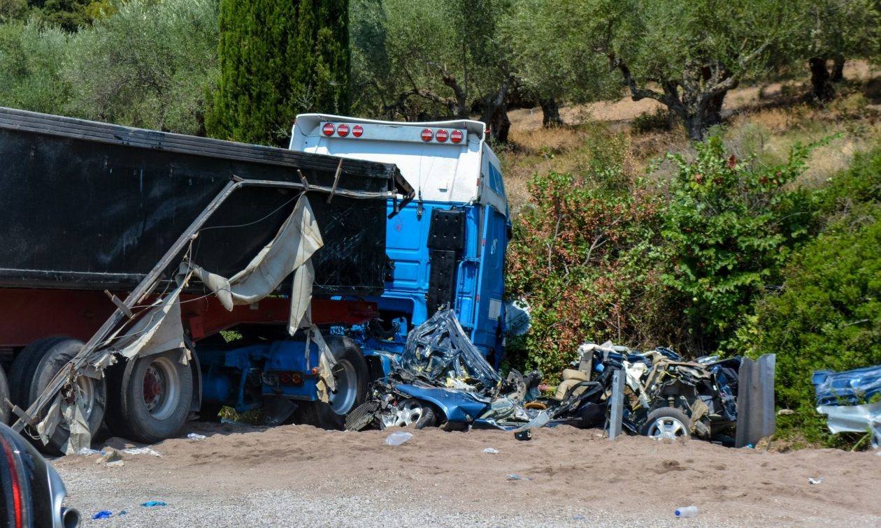 Μεσσηνία: Αναμένονται οι τοξικολογικές του οδηγού της νταλίκας απο το πολύνεκρο τροχαίο δυστύχημα