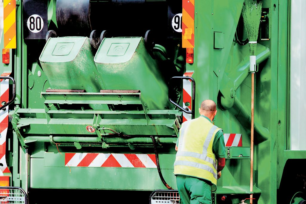 Πειραιάς: 59χρονος εργαζόμενος καθαριότητας πέθανε εν ώρα εργασίας