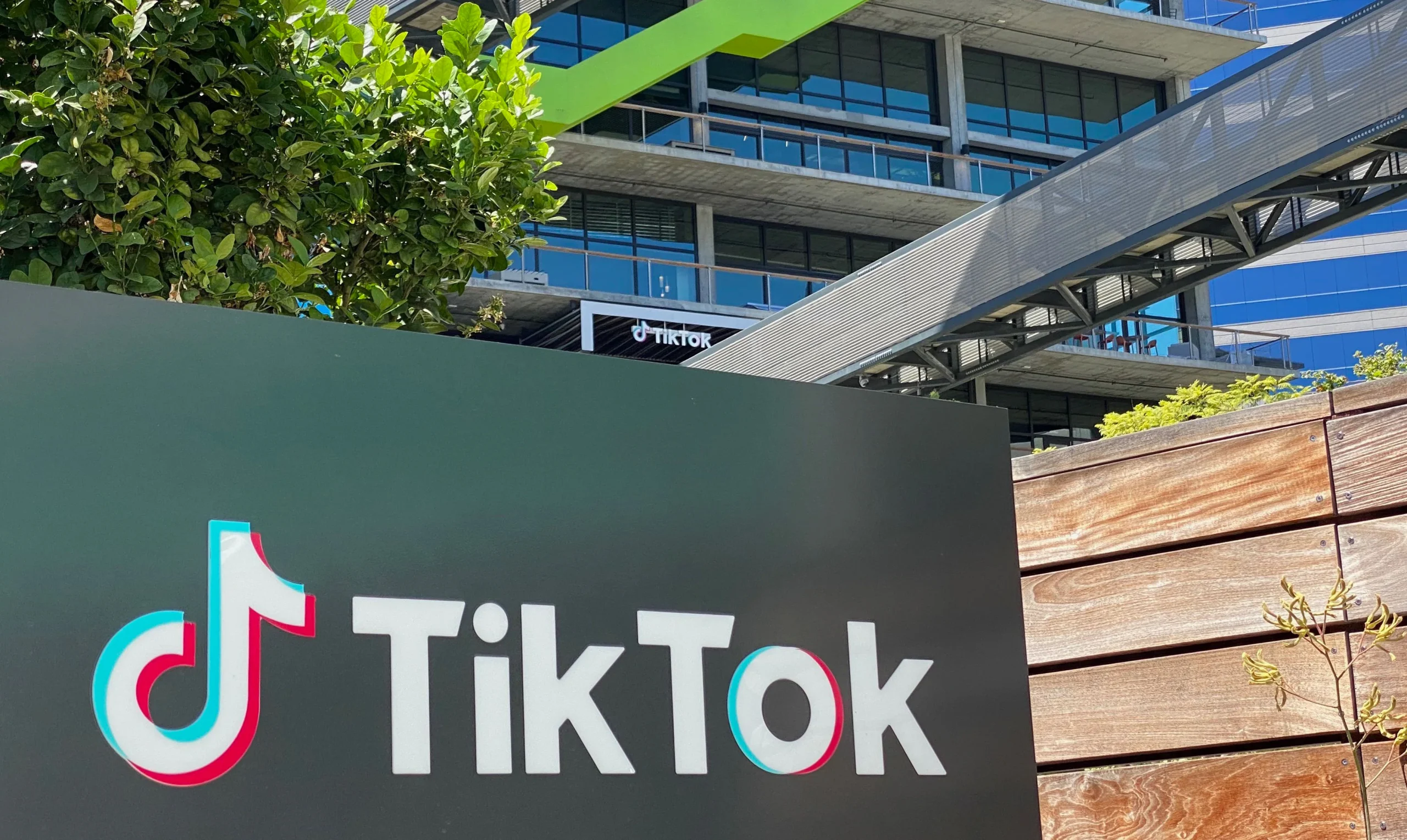 Κίνα: 57 εργαζόμενοι του «TikTok» νοσηλεύονται στο νοσοκομείο – Μαζική τροφική δηλητηρίαση