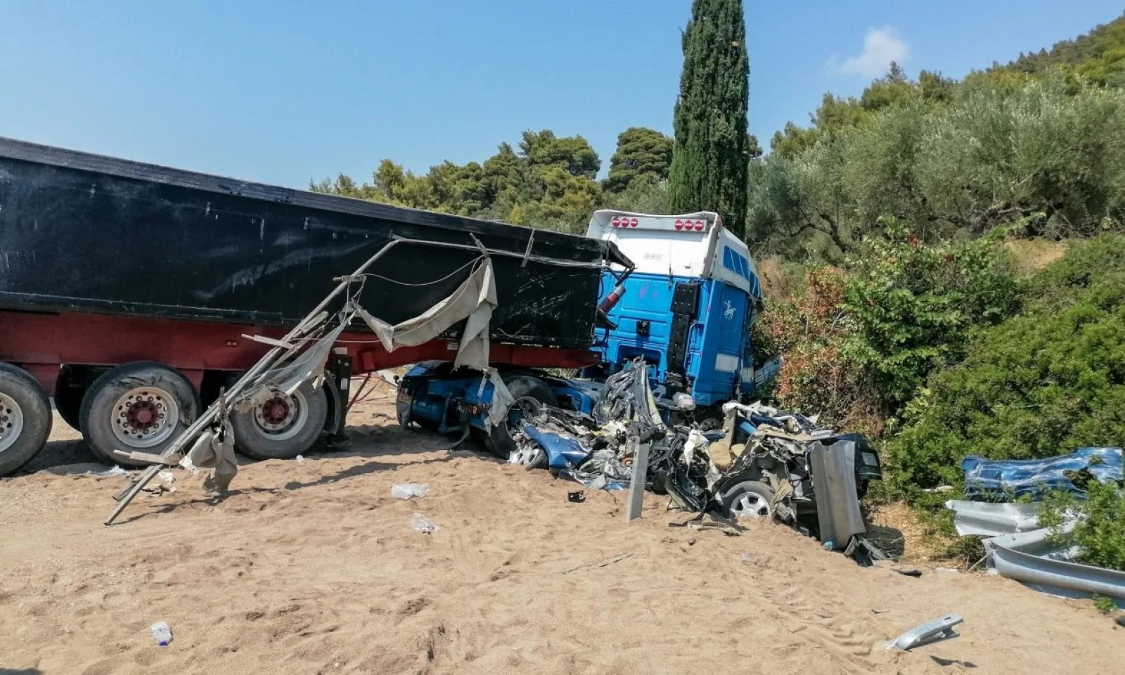 Ελεύθερος με περιοριστικούς όρους ο οδηγός που προκάλεσε το πολύνεκρο τροχαίο δυστύχημα στην Κυπαρισσία