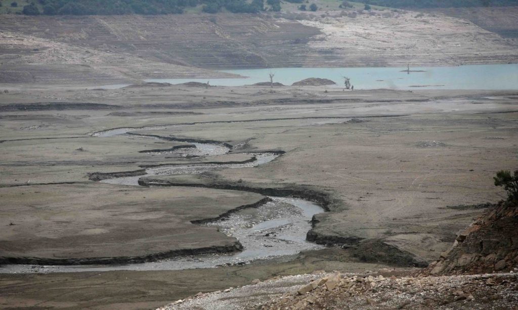 Η εγκατάλειψη των έργων υποδομής για να προχωρήσουν στην ιδιωτικοποίηση του νερού προκαλεί καταστροφή: Μεγάλο πρόβλημα λειψυδρίας!