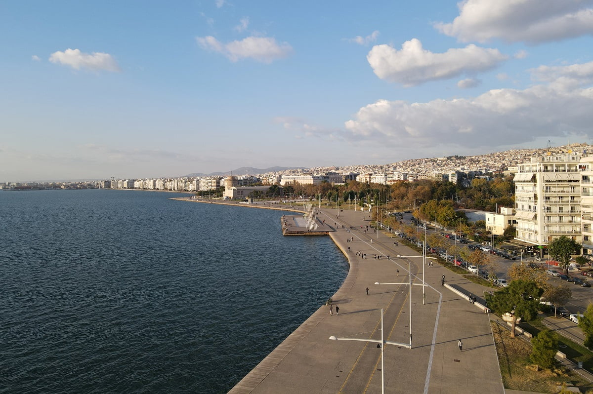 Αίθριος αύριο ο καιρός με νεφώσεις: Πού θα εκδηλωθούν τοπικοί όμβροι – Η πρόγνωση της ΕΜΥ