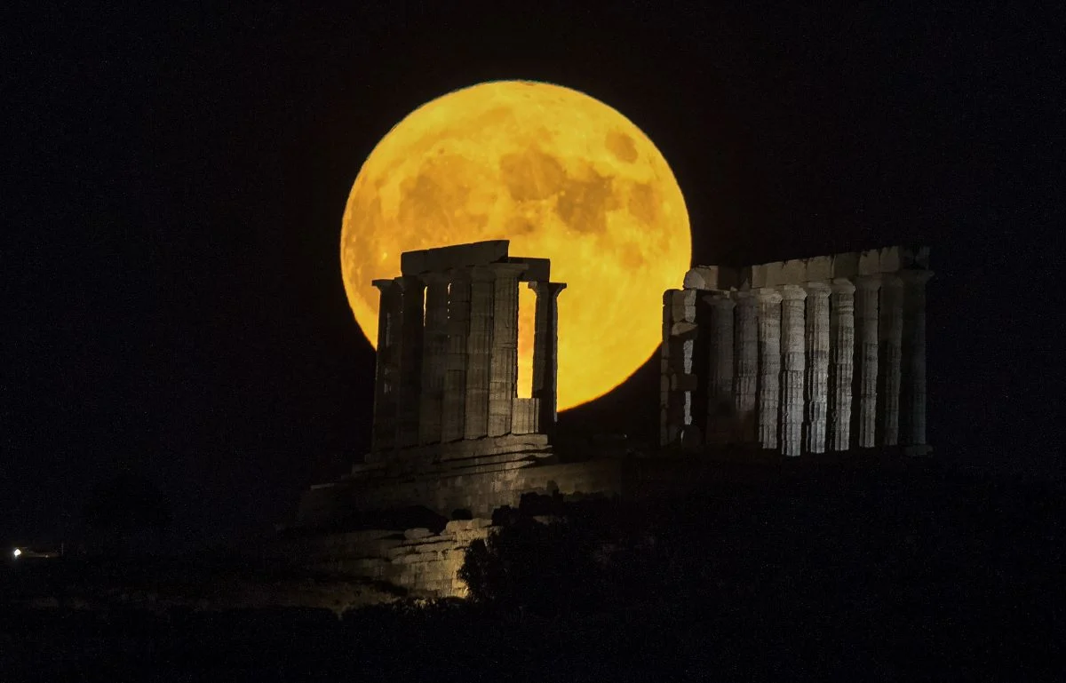 «Φεγγάρι του Οξύρρυγχου»: Δείτε πότε θα απολαύσουμε την πανσέληνο του Αυγούστου