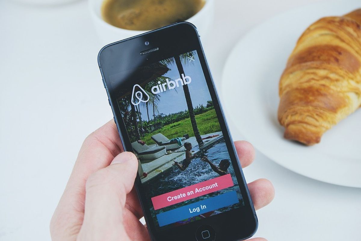 Airbnb: Δεν είναι ευχαριστημένοι οι ιδιοκτήτες με τις βραχυχρόνιες μισθώσεις που φέρνει η κυβέρνηση