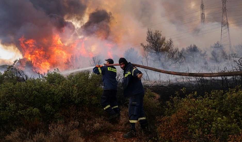 Καθηγητής στο Πάντειο και σε Σχολή Αξιωματικών της ΕΛ.ΑΣ. ο 66χρονος που συνελήφθη για εμπρησμούς στη Βάρη