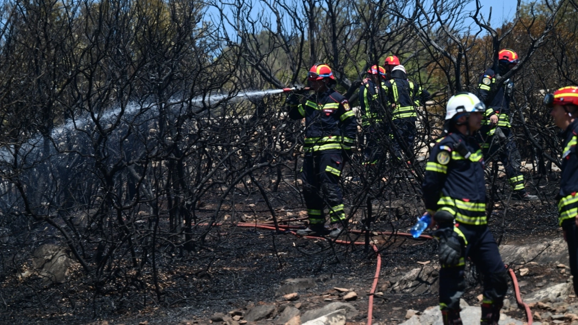 Χωρίς ενεργό μέτωπο η φωτιά στο Ρέθυμνο – 300 πυροσβέστες παραμένουν στις πυρόπληκτες περιοχές