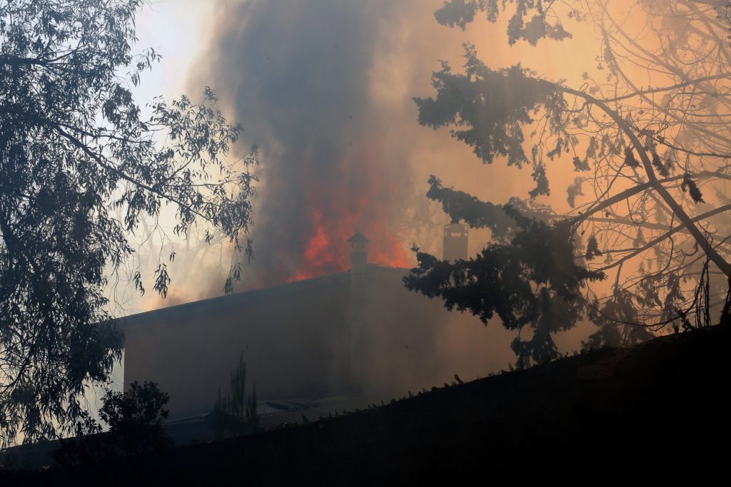 Πυρκαγιά στην Αττική: Εκκενώνονται περιοχές στα Βριλήσσια – Ξεκίνησε η εκκένωση στο νοσοκομείο «Αμαλία Φλέμινγκ» (upd)