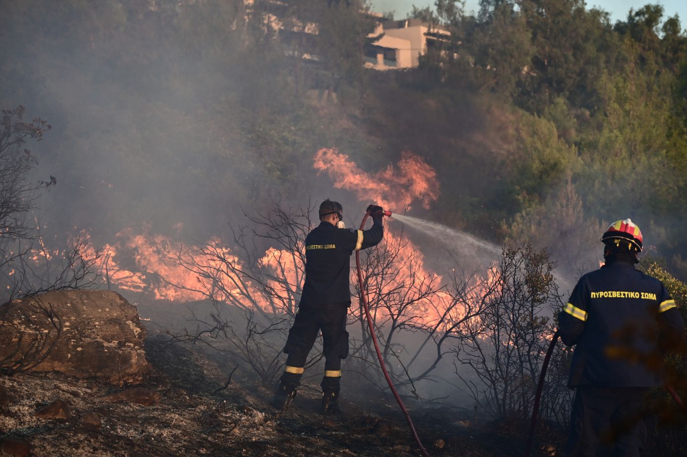 Αντί να σβήσουν την φωτιά την άφησαν να «απλωθεί» σε μήκος 30 χιλιομέτρων!