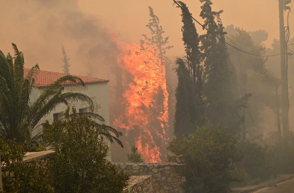 Φωτιά στη ΒΑ Αττική: Υποχρεωτική παύση χειρωνακτικών εργασιών σε εξωτερικό χώρο για τους εργαζόμενους