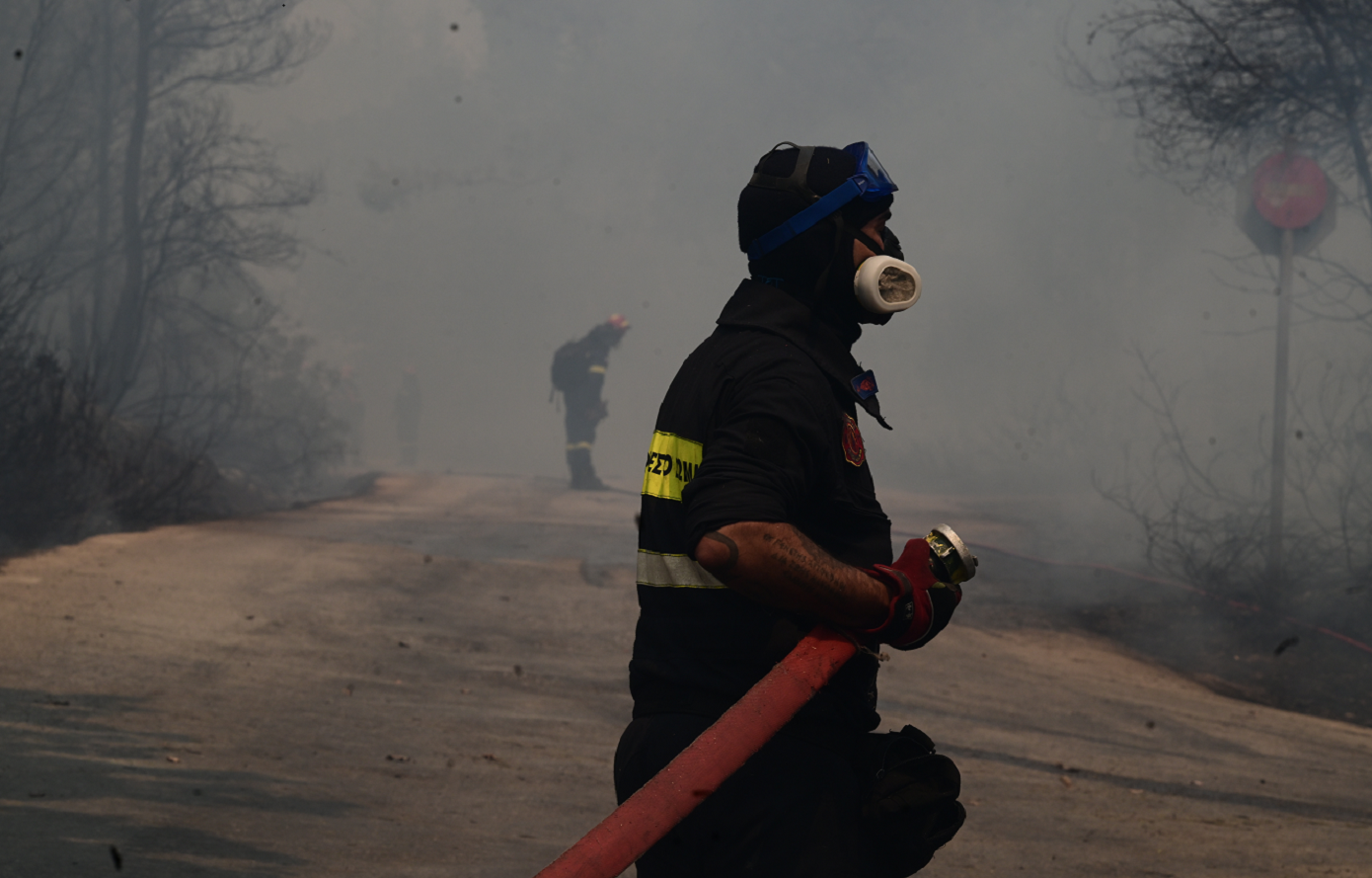 Δήμαρχος Χαλανδρίου: «Η φωτιά έχει περάσει την οδό Αναπαύσεως – Δεν έχω δει Πυροσβεστική»