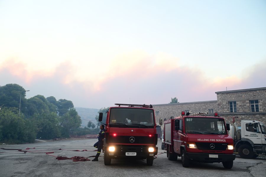 Αττική: Εκκενώθηκε το Κέντρο Υγείας Ραφήνας λόγω της φωτιάς