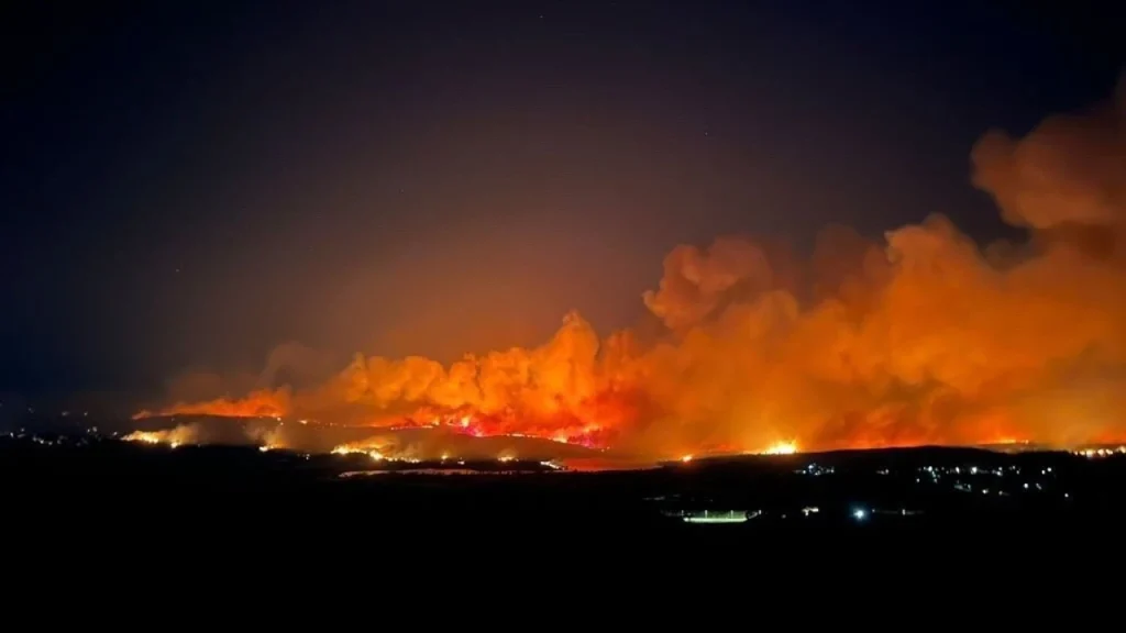 Δικαιολογίες της Πυροσβεστικής για το κάψιμο της Αττικής: «Ίσως ήταν η πιο δύσκολη πυρκαγιά των τελευταίων 20 ετών»