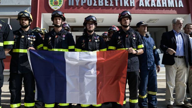 Έφτασαν στην Ελλάδα οι Γάλλοι πυροσβέστες για την βοήθεια στην αντιμετώπιση των πυρκαγιών (βίντεο)