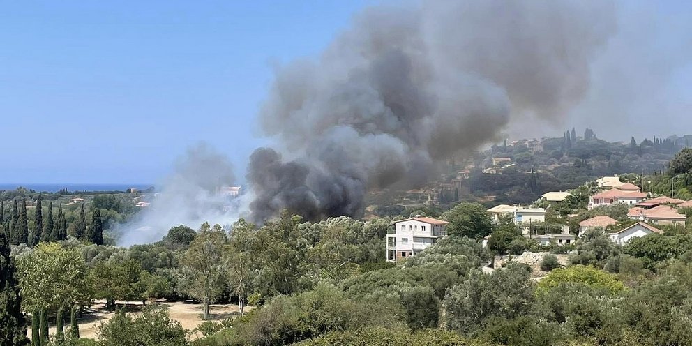 Πυρκαγιά ξέσπασε στην Κεφαλονιά στην περιοχή Πάστρα – Ισχυροί άνεμοι στην περιοχή