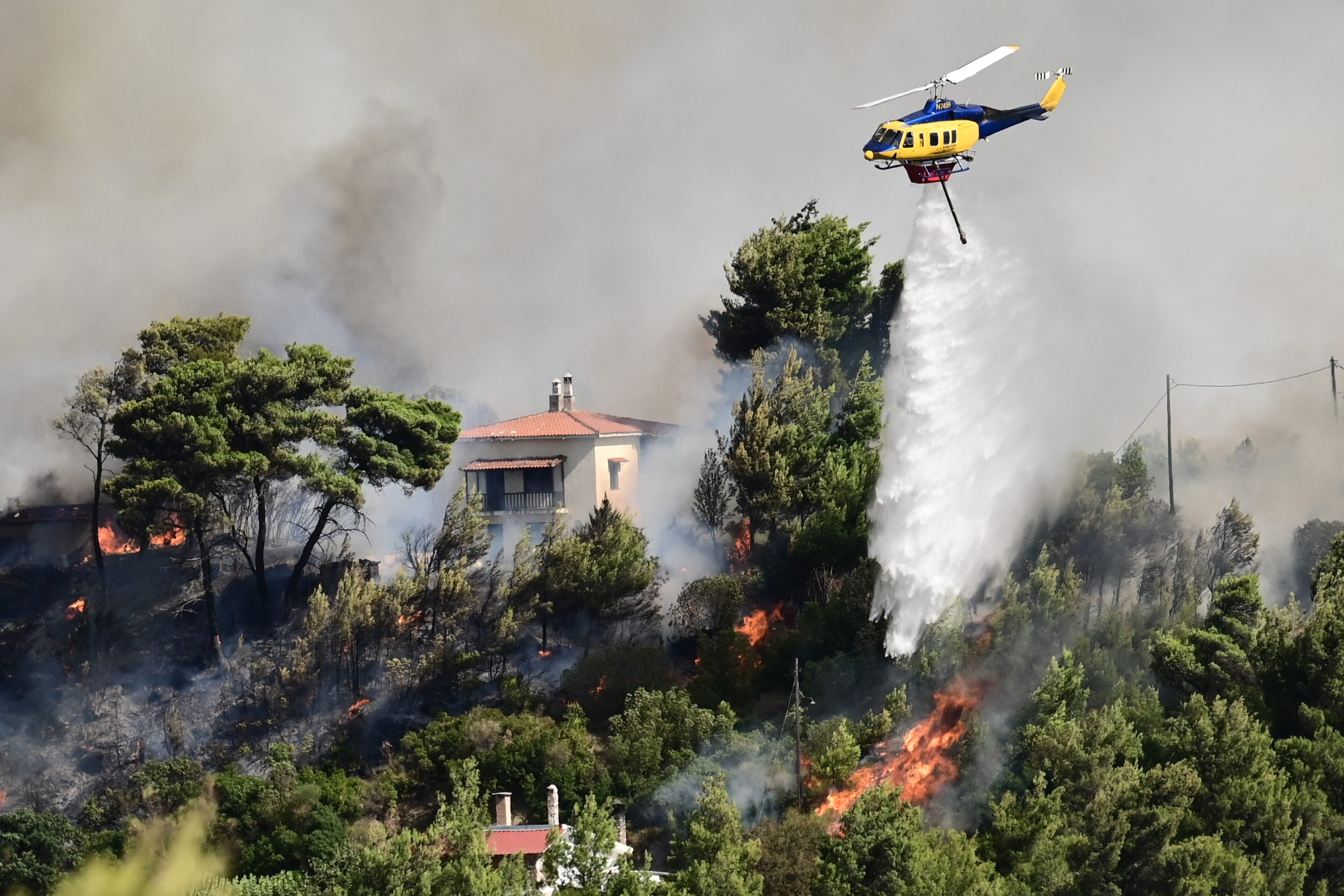 Φωτιά στο Κάτω Νευροκόπι – Κινητοποιήθηκαν 4 ελικόπτερα