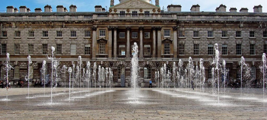 Somerset House: Σώθηκαν τα έργα τέχνης μετά τη φωτιά που ξέσπασε στο κτίριο