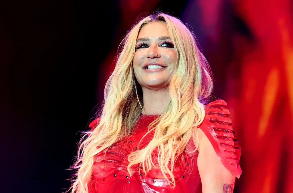 Kesha: Φωτογραφήθηκε ολόγυμνη – «Βαρέθηκα να φοράω ρούχα»