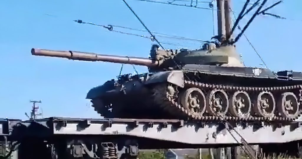 Εκατοντάδες αναβαθμισμένα άρματα μάχης T-62M διατίθενται στα ρωσικά Τάγματα ως υποστήριξη πεζικού (βίντεο)