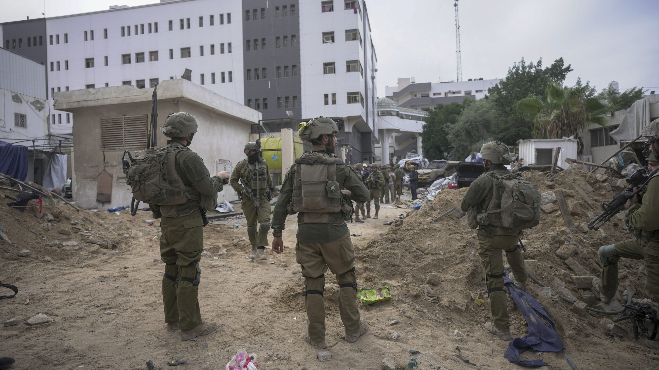 Δυτική Όχθη: Ο ισραηλινός Στρατός σκότωσε πέντε Παλαιστίνιους που κρύβονταν σε τζαμί στην Τουλκάρεμ