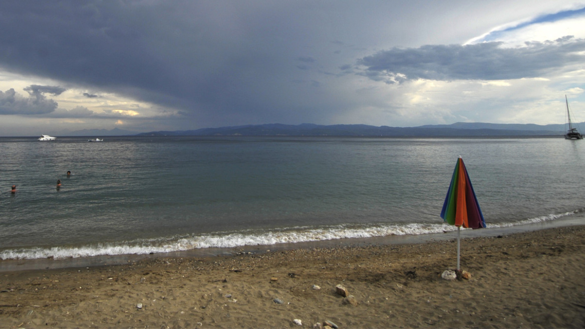 Το Meteo συνιστά προσοχή σε ακτές και παραλίες ενόψει της κακοκαιρίας – «Πιθανότητα εκδήλωσης μπουρινιών»