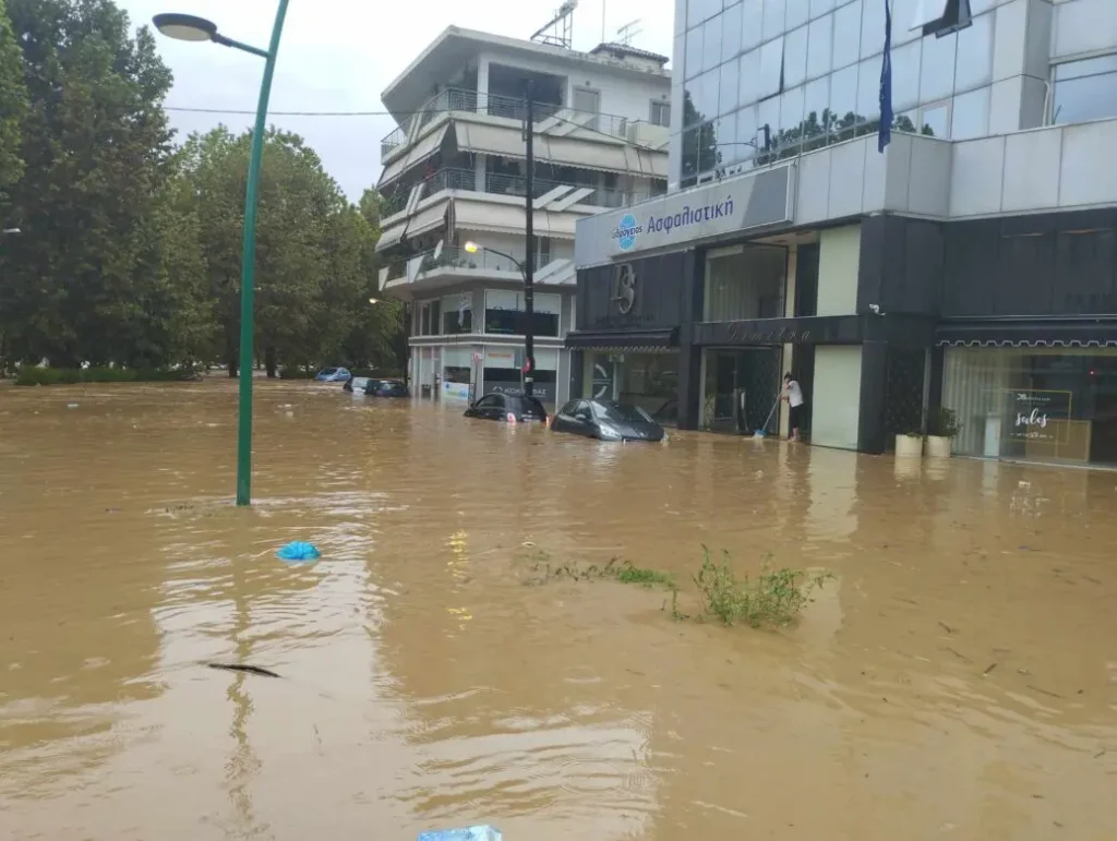 Κακοκαιρία – Τρίκαλα: Έντονη χαλαζόπτωση στην περιοχή