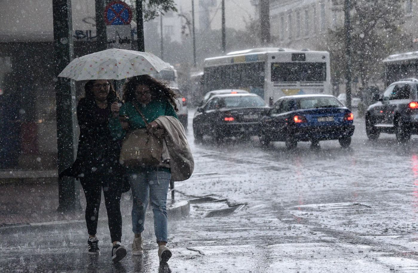 Καιρός: Βροχές και αύριο Σάββατο στην Αττική με μεγαλύτερη διάρκεια