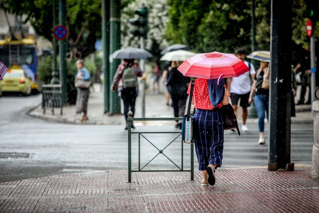 Πυροσβεστική: Περισσότερες από 50 κλήσεις έχει λάβει για την Αττική λόγω της βροχής