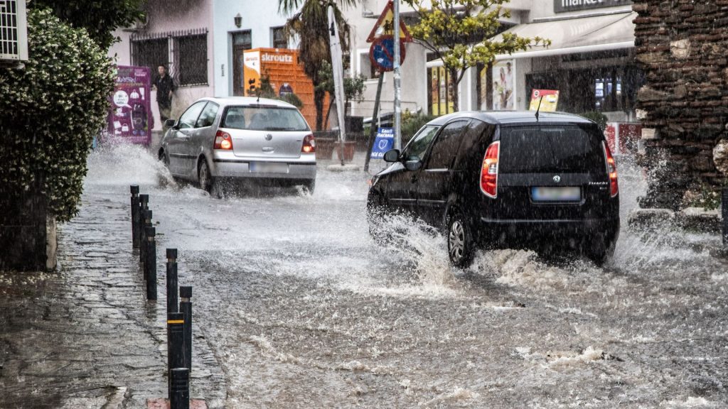 Ο καιρός αύριο: Με βροχές και καταιγίδες η Κυριακή – Αναλυτικά η πρόγνωση της ΕΜΥ για όλη τη χώρα