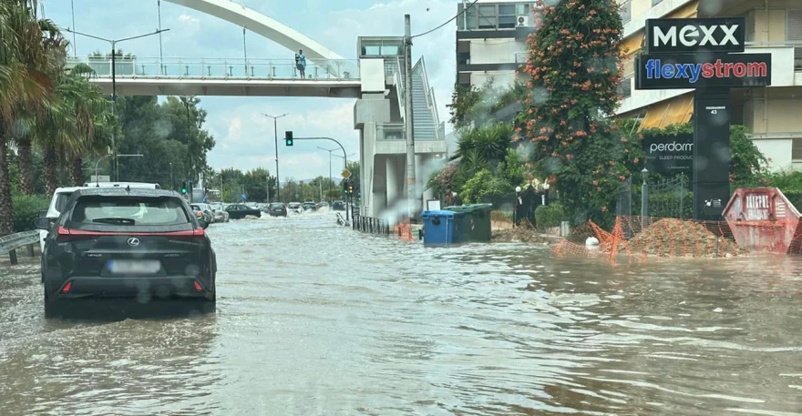 Φωτογραφίες από την κακοκαιρία που έπληξε τα νότια προάστια της Αθήνας