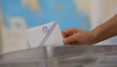 Δημοσκόπηση MRB: Στο 27,7% η ΝΔ, τρίτος ο ΣΥΡΙΖΑ – «Ντέρμπι» στην ηγεσία του ΠΑΣΟΚ