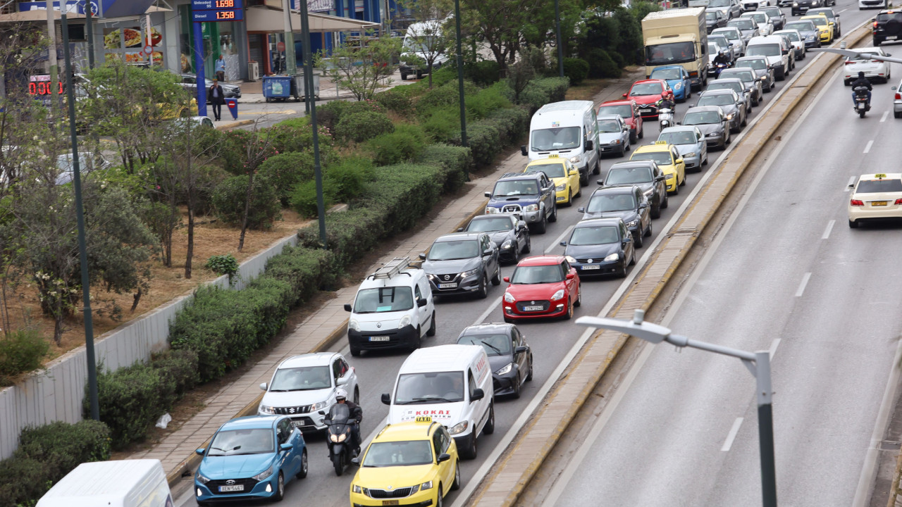 Θεσσαλονίκη: Καραμπόλα 4 οχημάτων στα διόδια των Μαλγάρων – Ένας οδηγός τραυματίστηκε