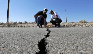 ΗΠΑ: Το έδαφος και οι δρόμοι στην Καλιφόρνια γεμίζουν ρωγμές – «Ανοίγει» η Γη (βίντεο)