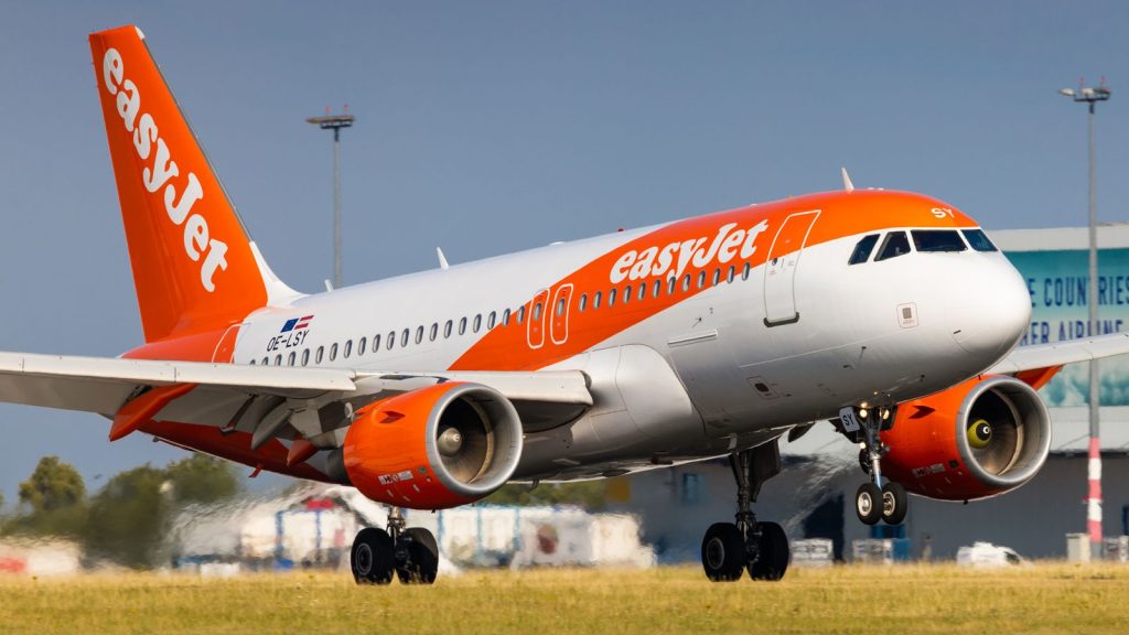 «Πανικός» σε πτήση της easyJet από Λονδίνο προς Κω: Επιβάτης προσπάθησε να ανοίξει την πόρτα του αεροπλάνου (βίντεο)