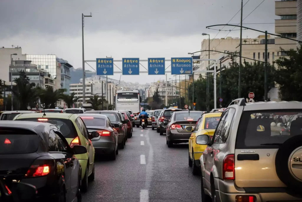 Ποια είναι η πιο περίεργη πινακίδα της Αθήνας που έγινε viral (φωτο)