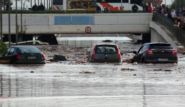 Αττική: Πλημμύρισαν δρόμοι και το Μετρό – Πάνω από 17.000 κεραυνοί