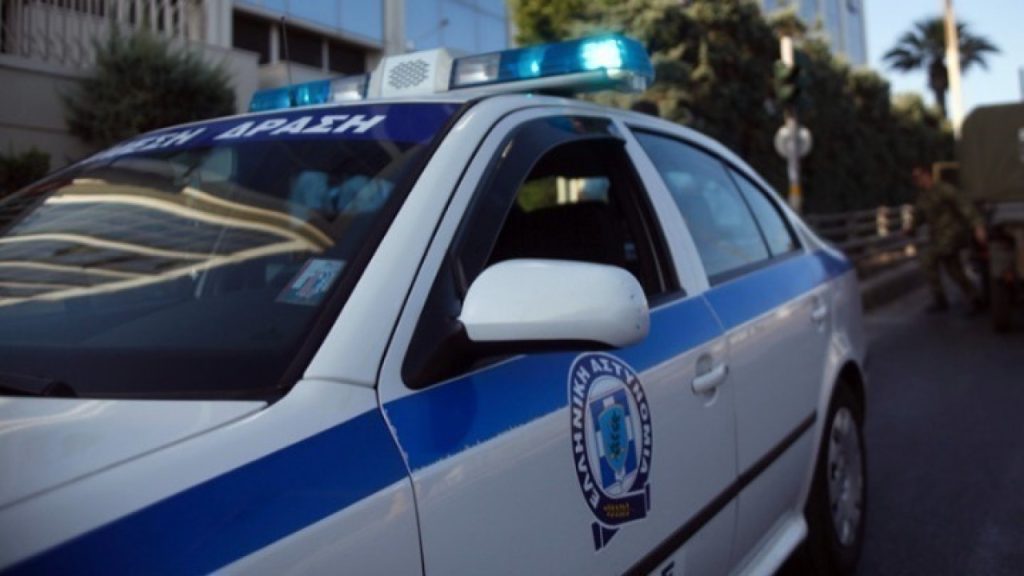 Συνελήφθη 56χρονη που ξυλοκόπησε και λήστεψε ηλικιωμένη στα Χανιά 