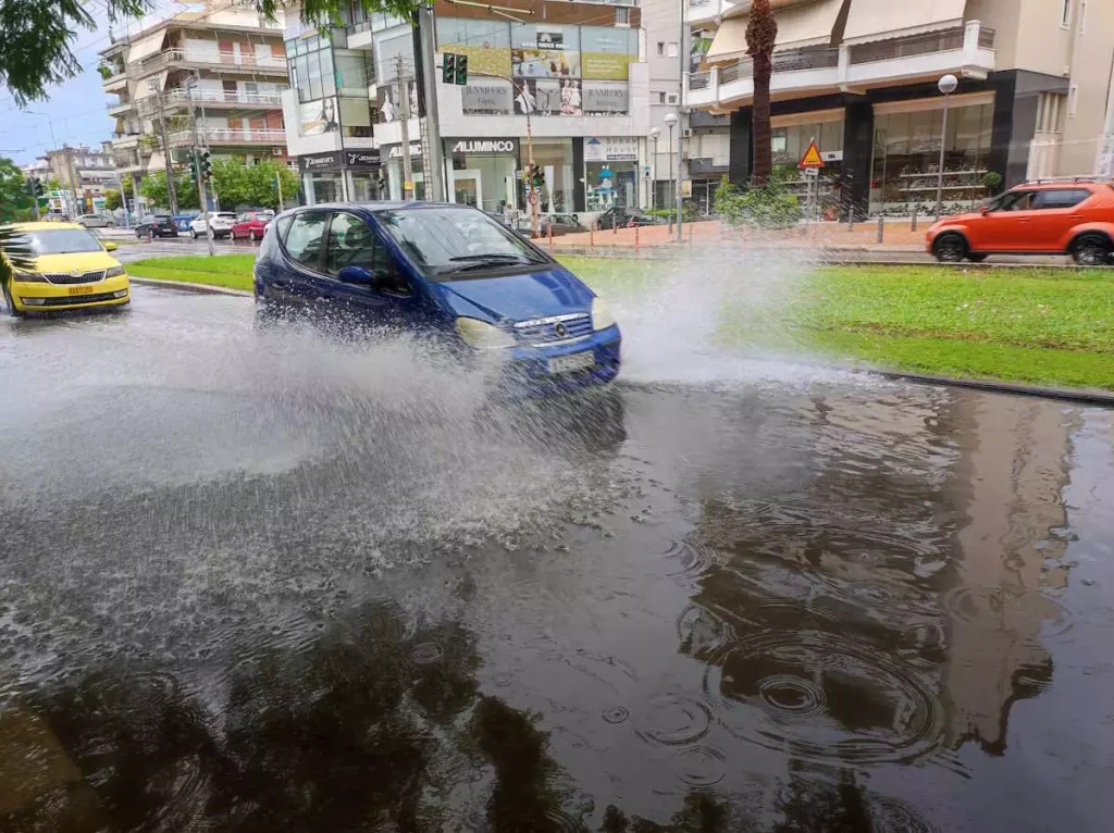 Νέα μελέτη: Πόλεις δέχονται περισσότερη βροχή από τα αγροτικά προάστια