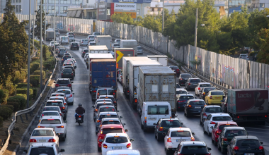 Αυξημένη η κίνηση στους δρόμους της Αττικής –  Μποτιλιάρισμα στον Κηφισό λόγω ακινητοποιημένου φορτηγού